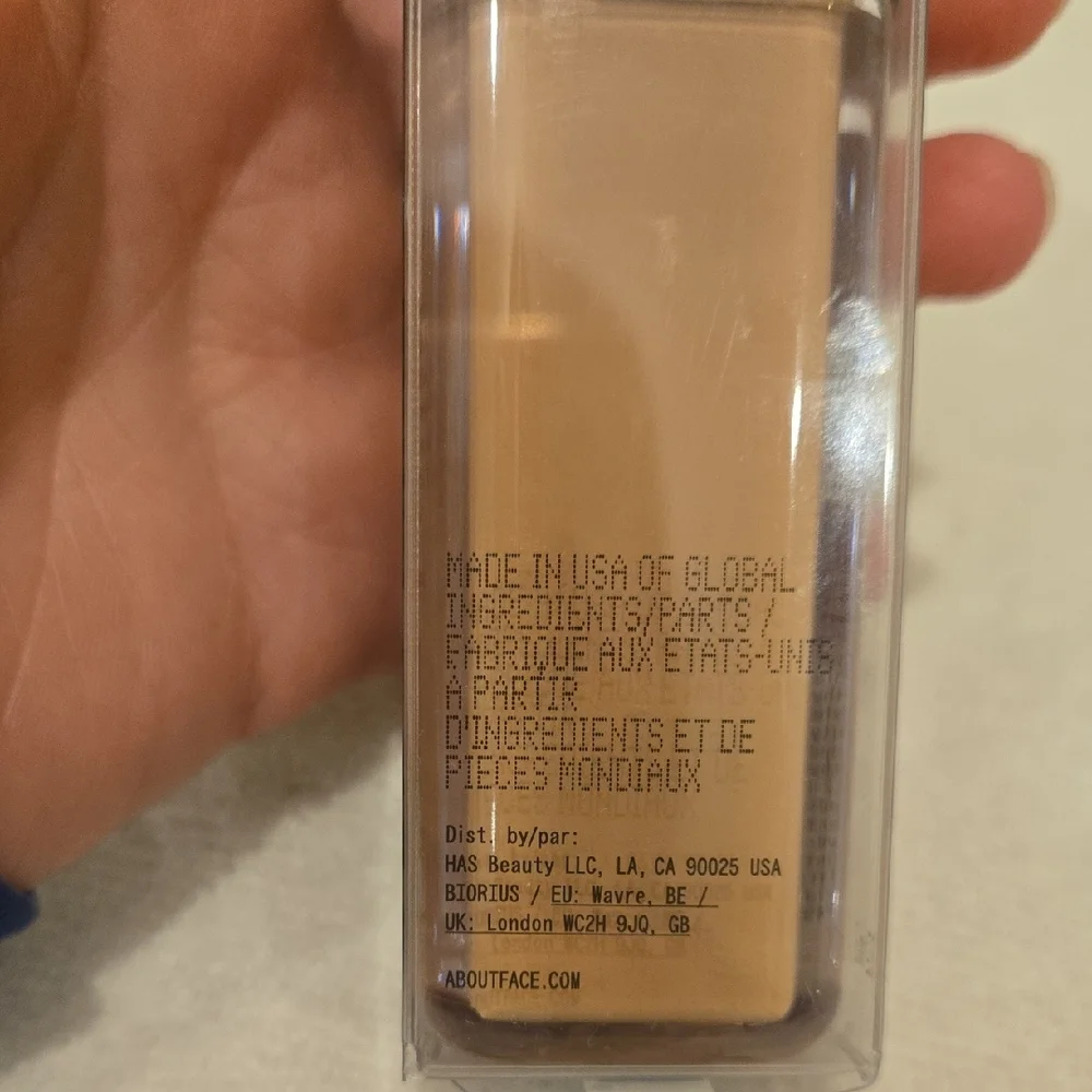 ​about-face | The Performer Skin-Focused Foundation Shade M2 Cool